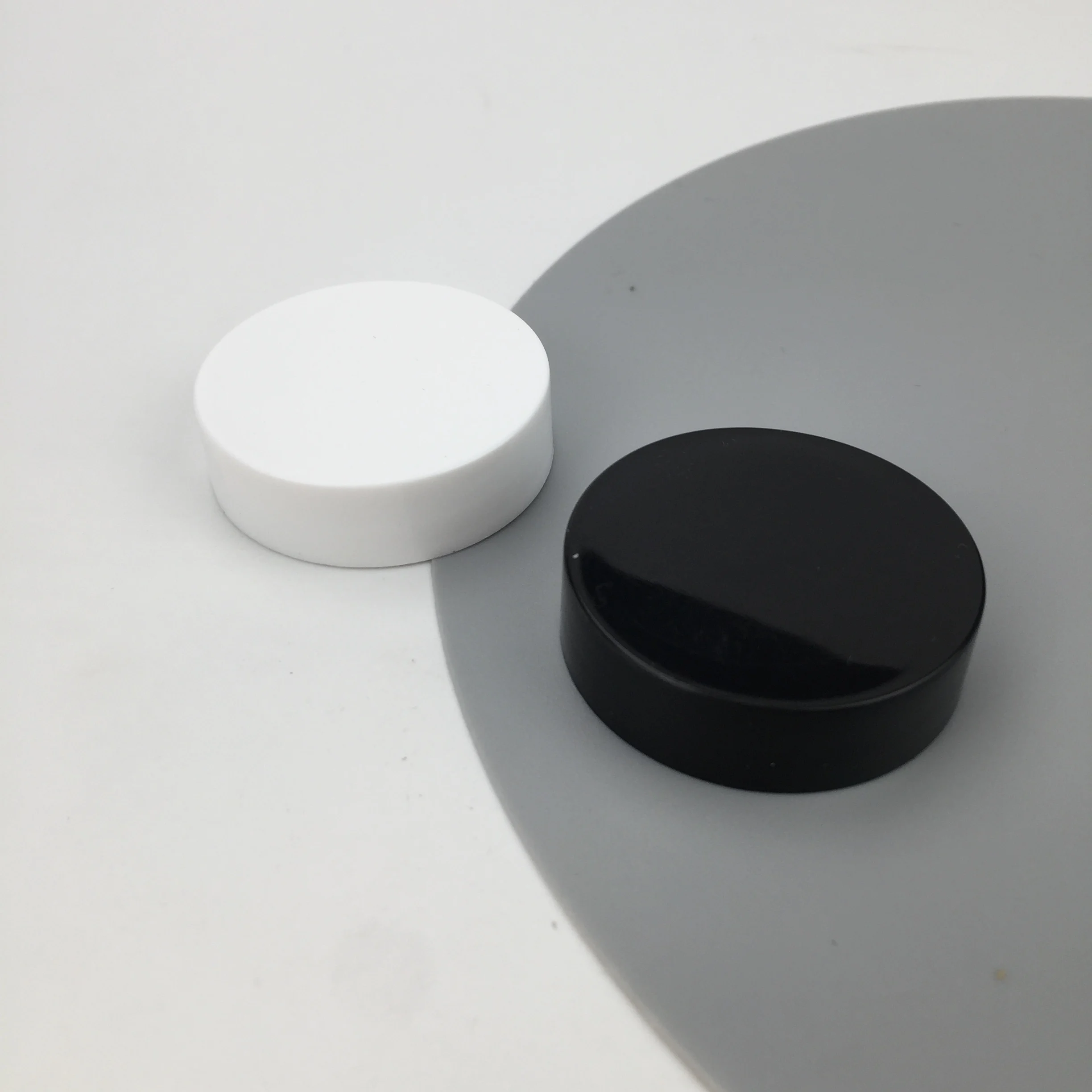 Black White Smooth Ribbed Plastic Screw Cap 38mm 38-400 PP Bottles with Foil Former Liner