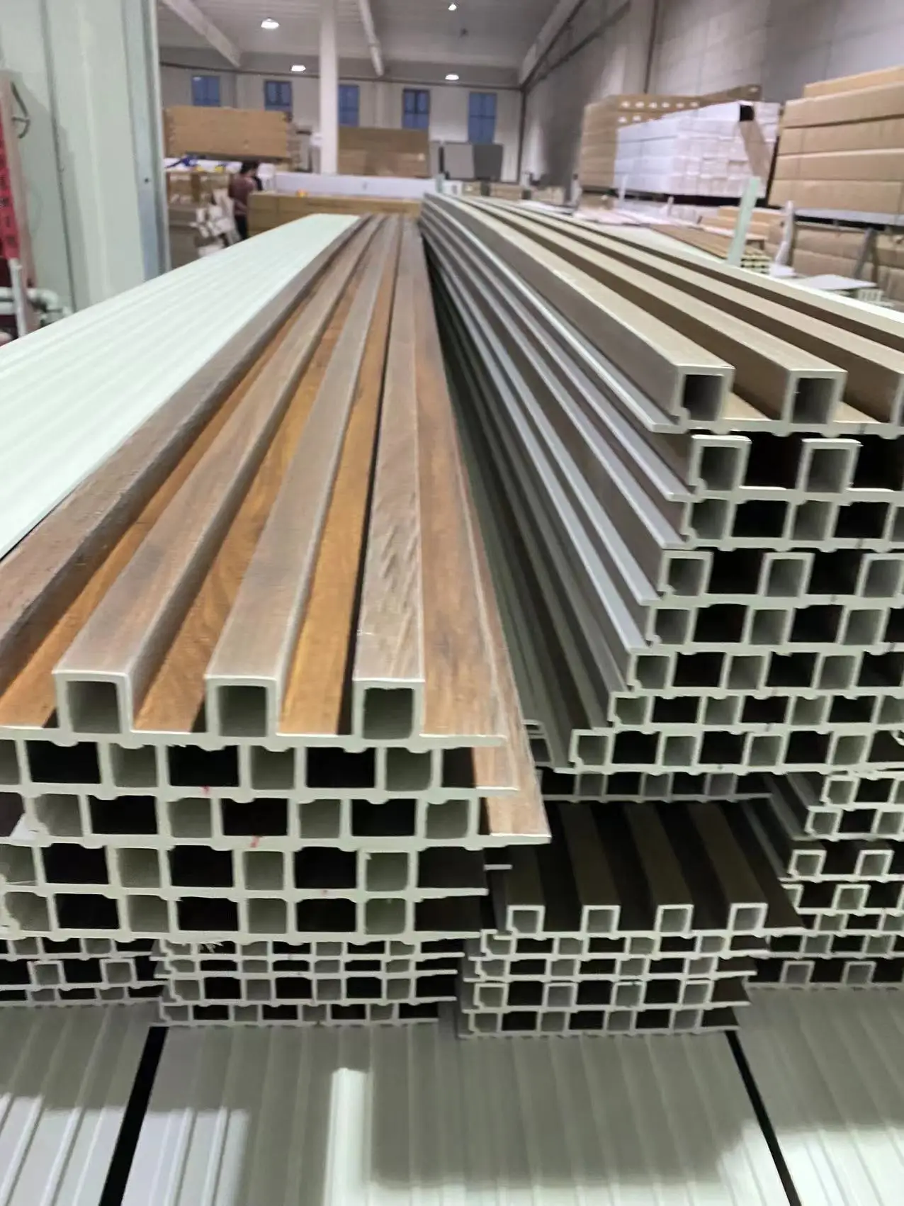 Лучшие продажи 150*18 * мм 3 м 160*24 дешевая цена Классическая деревянная цветная облицовка интерьера wpc стеновая панель ПВХ поверхность 219*26