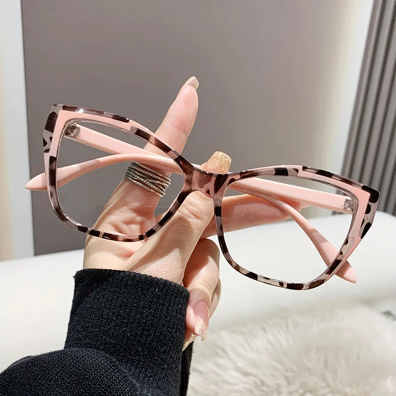 2323 2023 Fashion Photochromic Anti-Blue Light Glasses Retro Cat Eye Dot Diamond Glasses Factory Metal Frame