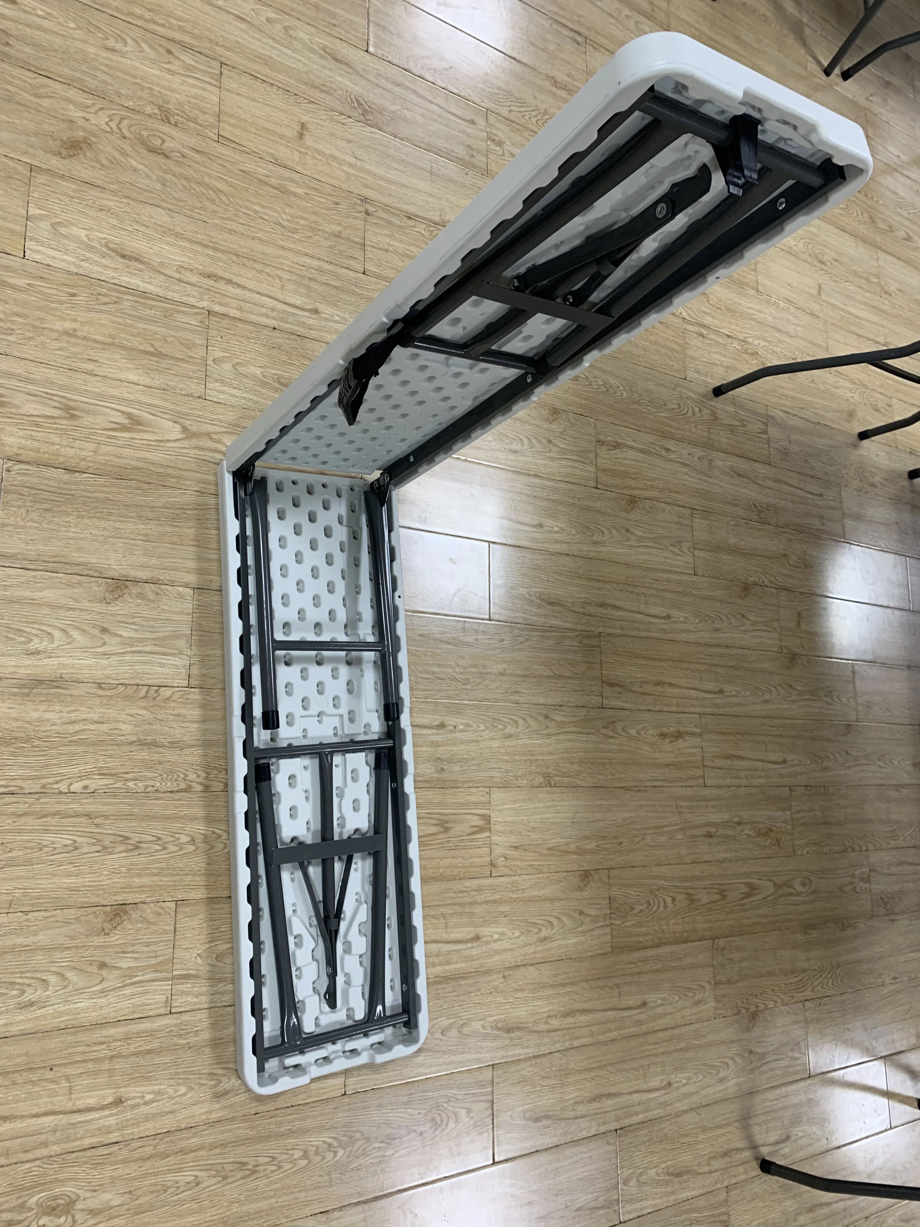 6FT White Plastic Fold in half Bench Outdoor Garden Portable Benches