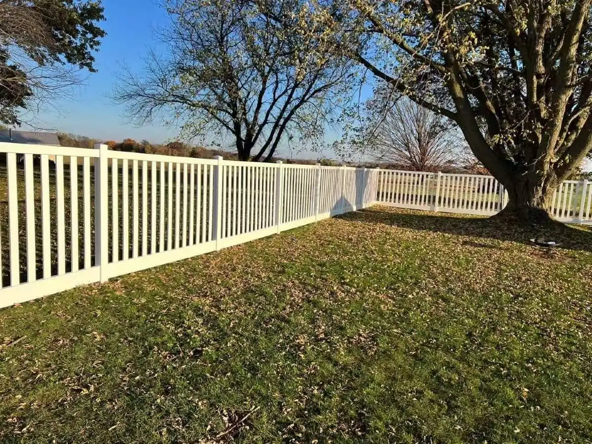 wholesale 5 feet high Vinyl PVC garden fence closed straight white picket fence