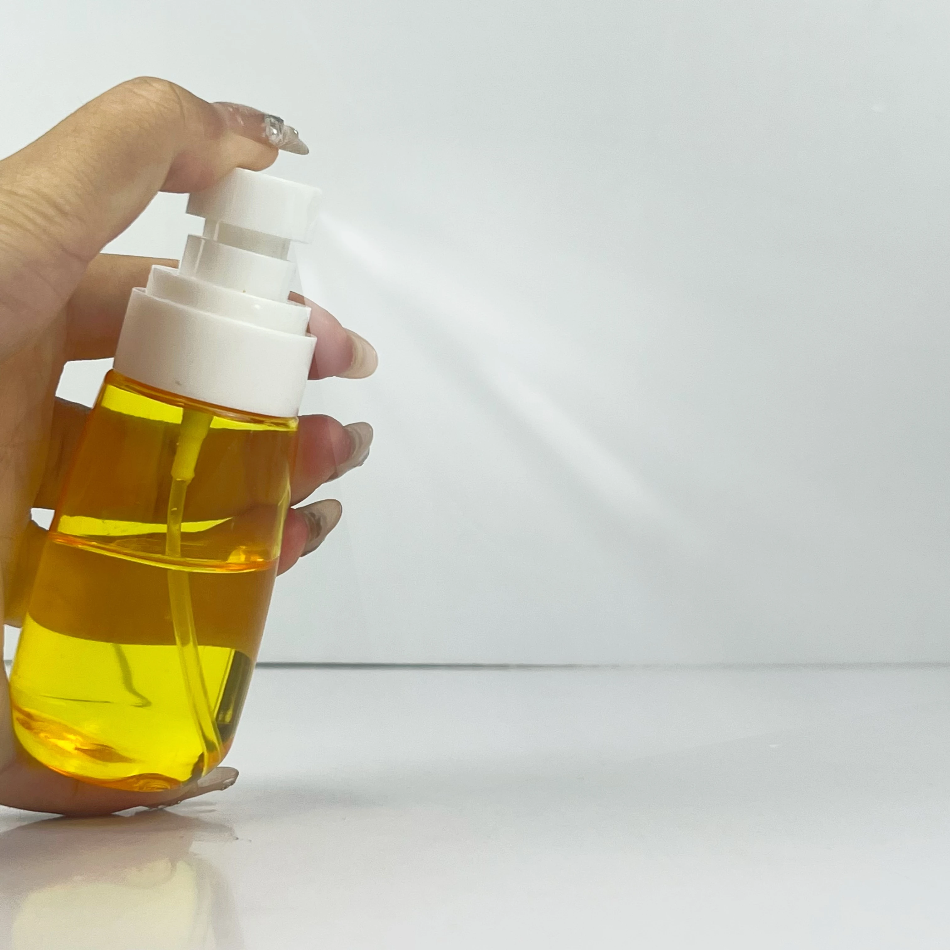 white blue PETG plastic cosmetic packaging spray bottle