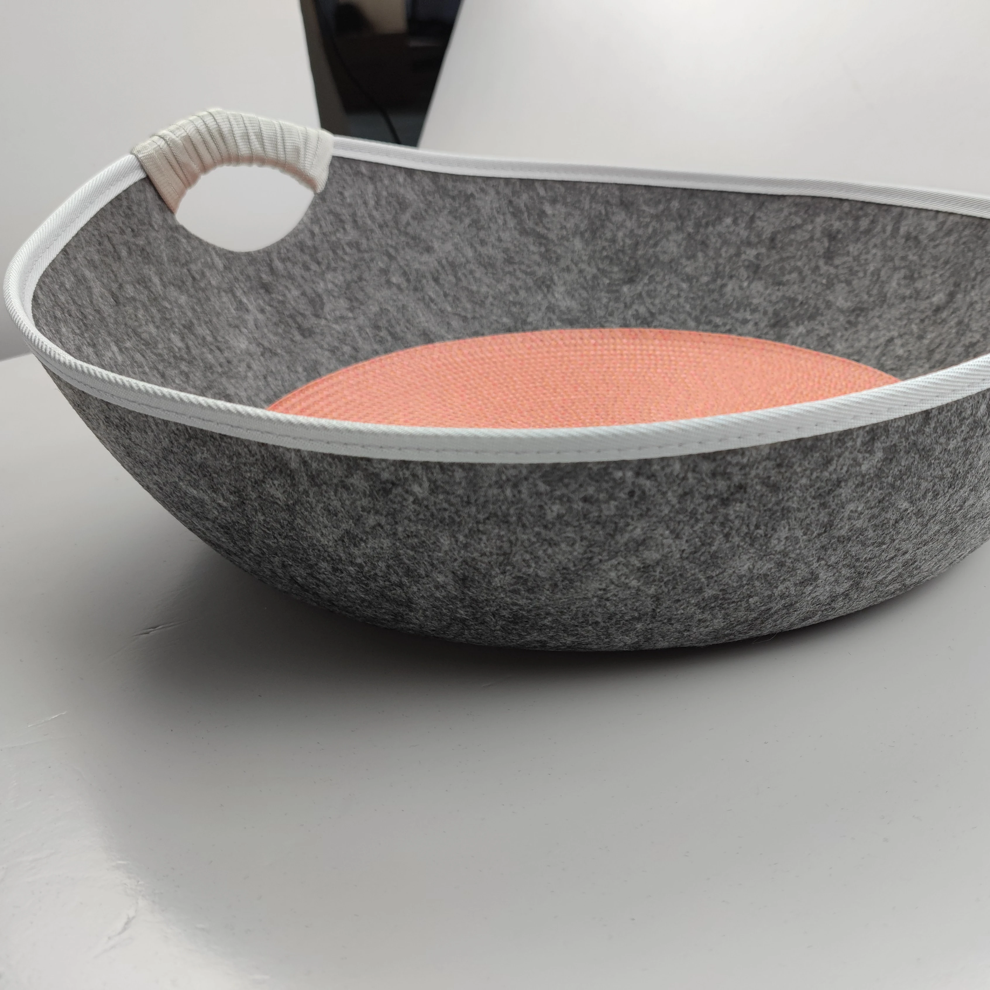 High Quality Luxuary Vintage Handmade Mobile Artistic Pet Felt Basin