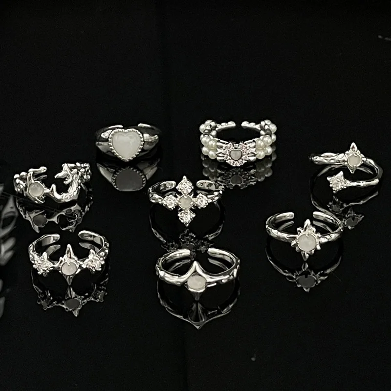 Женское кольцо в форме звезды