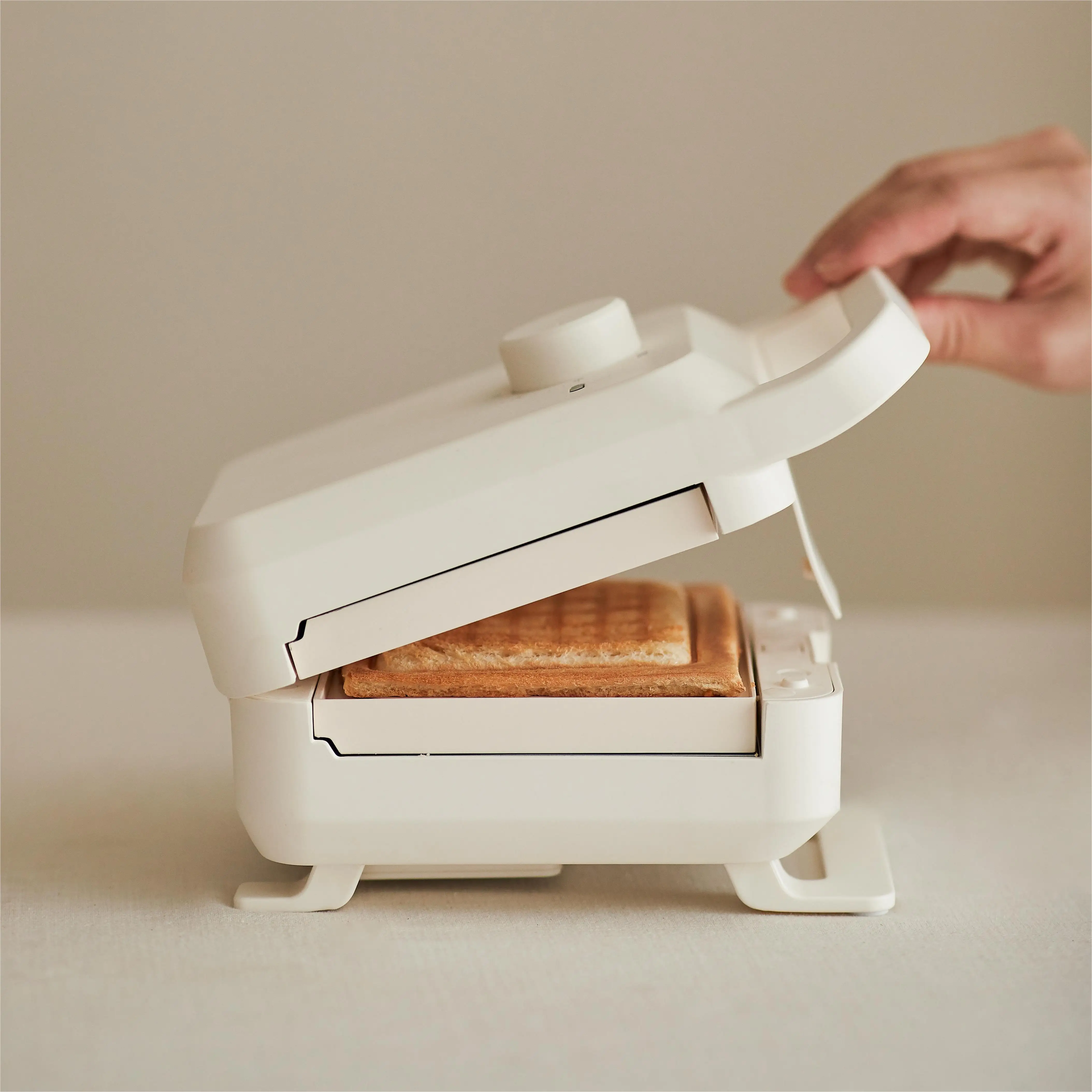 Hot Sale Portable Electric Sandwich Maker Timed Waffle Maker Toaster Baking Breakfast Machine