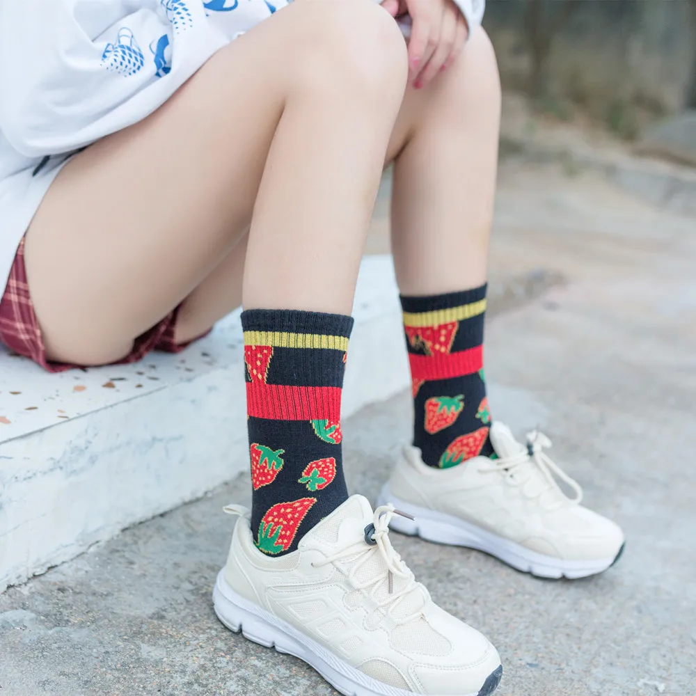 Fashion Womens Socks Cotton Strawberry Jacquard Glitter Crew Socks For Girls Ladies