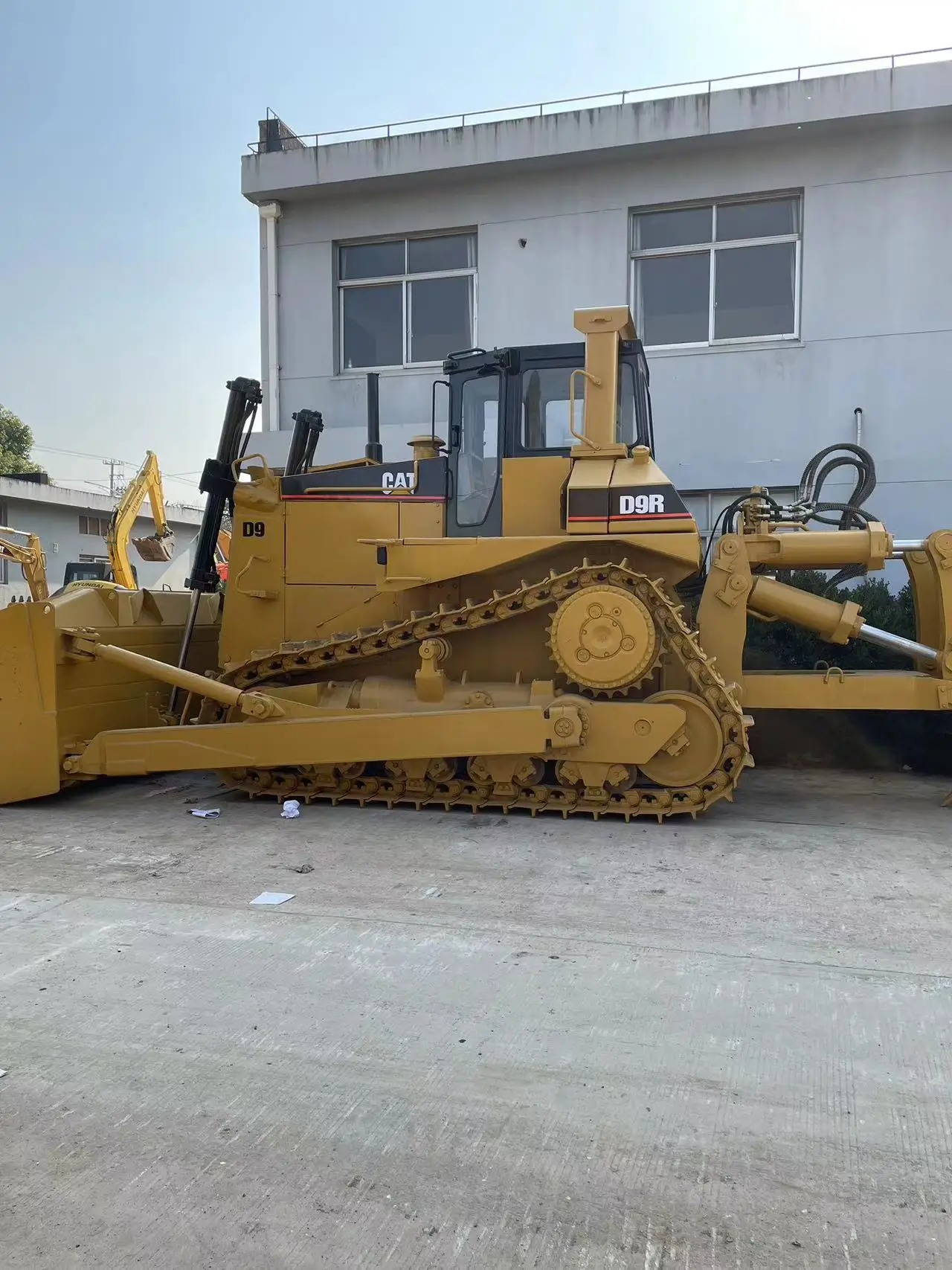 Free Shipping Caterpillar Secondhand D9R Bulldozers with Good Price Used Cat D6G D7R D8r D9R D12 Bulldozers in Shanghai