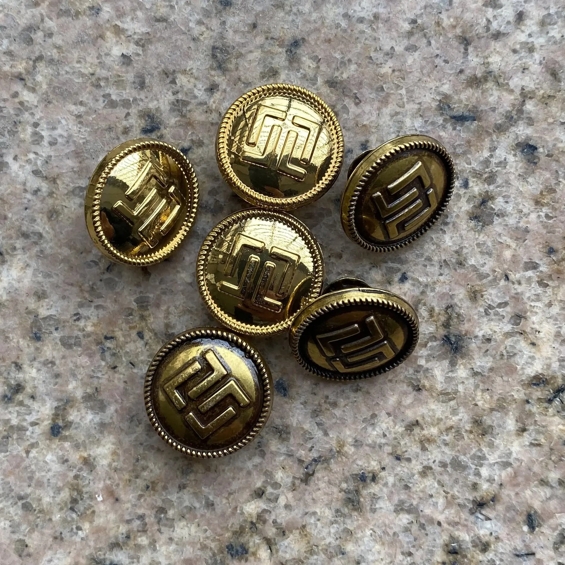 Custom  jeans buttons and rivets With Engraved Logo, Wholesale Brass Metal Button for Jacket and Pants