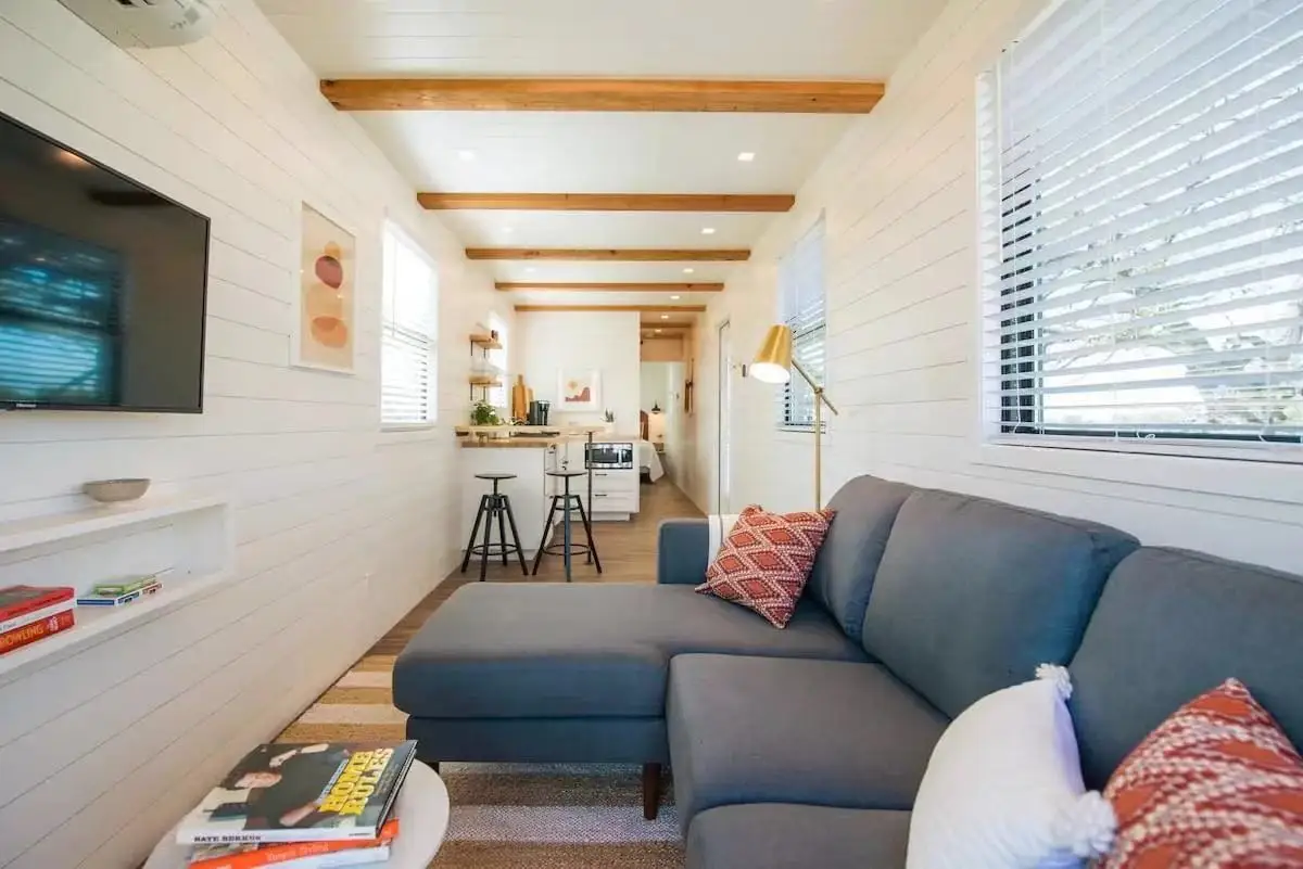 Factory Supplies Steel Structure Frame Luxury Sandwich Panel Portable Prefabricate Homes Prefab Container House Expandable