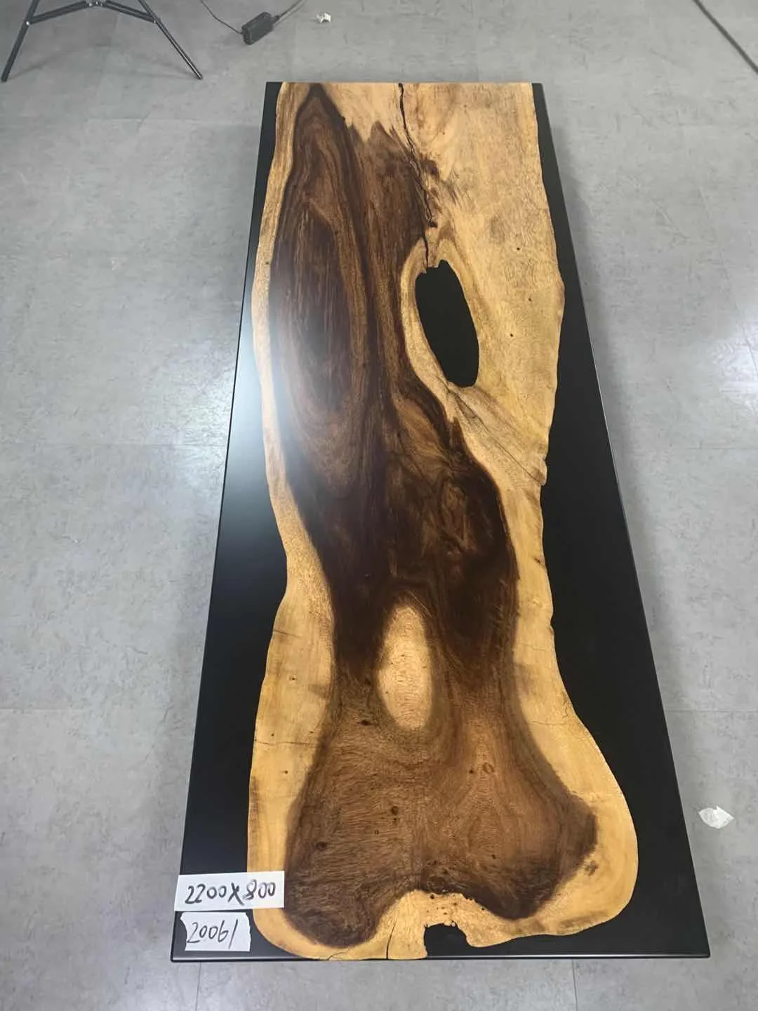 Modern Woodworking Solid Wood High End Special Design Dinner Clear Water Colorful River Epoxy Resin Table