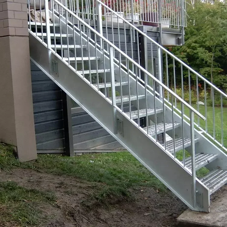 Лестница из оцинкованной стали с лестницей и