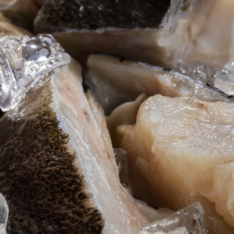 
Certified healthy grouper fish head fried with wine, sesame oil and soy sauce (cooked) 