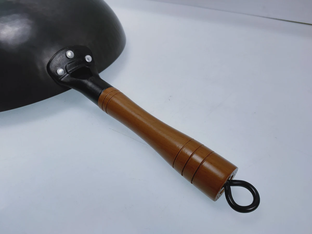 30 cm Chinese Carbon Steel Wok Hand Hammered Wok With Wooden Handle Carbon Steel Wok Pan