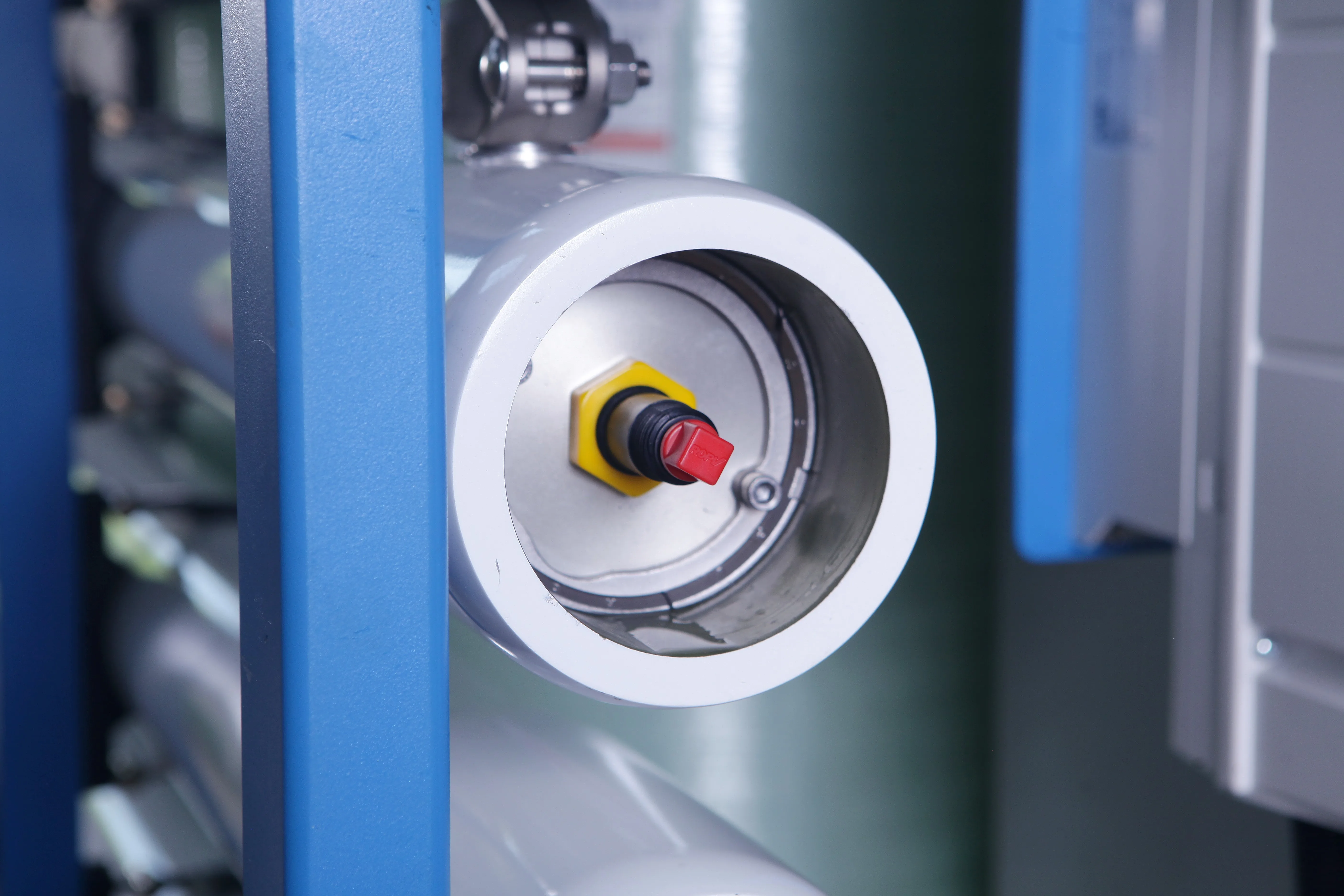 Skid seawater desalination system