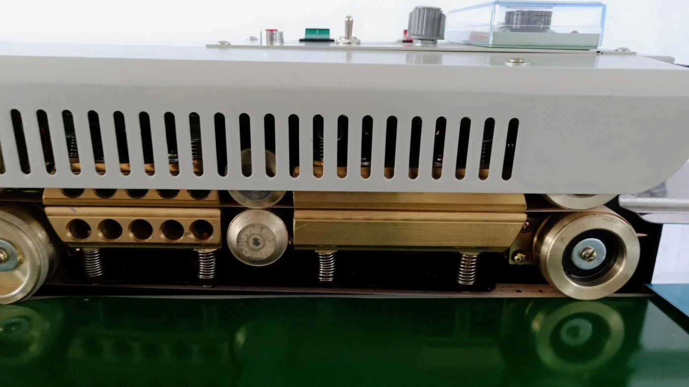 FILLING AUTO BRAND Horizontal Heat Sealing Nitrogen Gas Filling Vacuum Automatic Continuous Band Sealer Machine