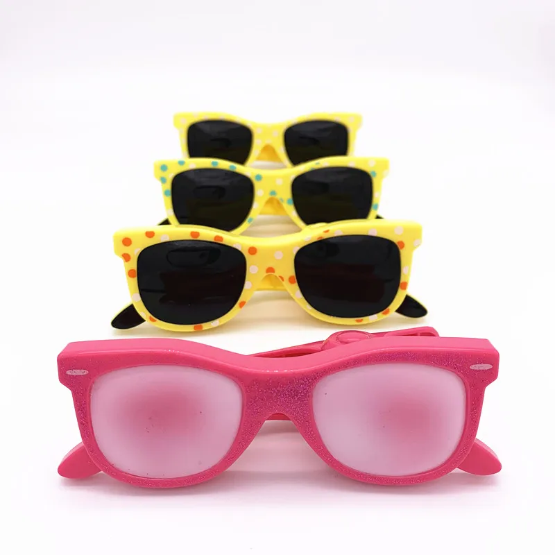 Hot Selling Fashion Colorful Eyeglasses Shape Plastic Towel Clip Beach Towel Holders Clips