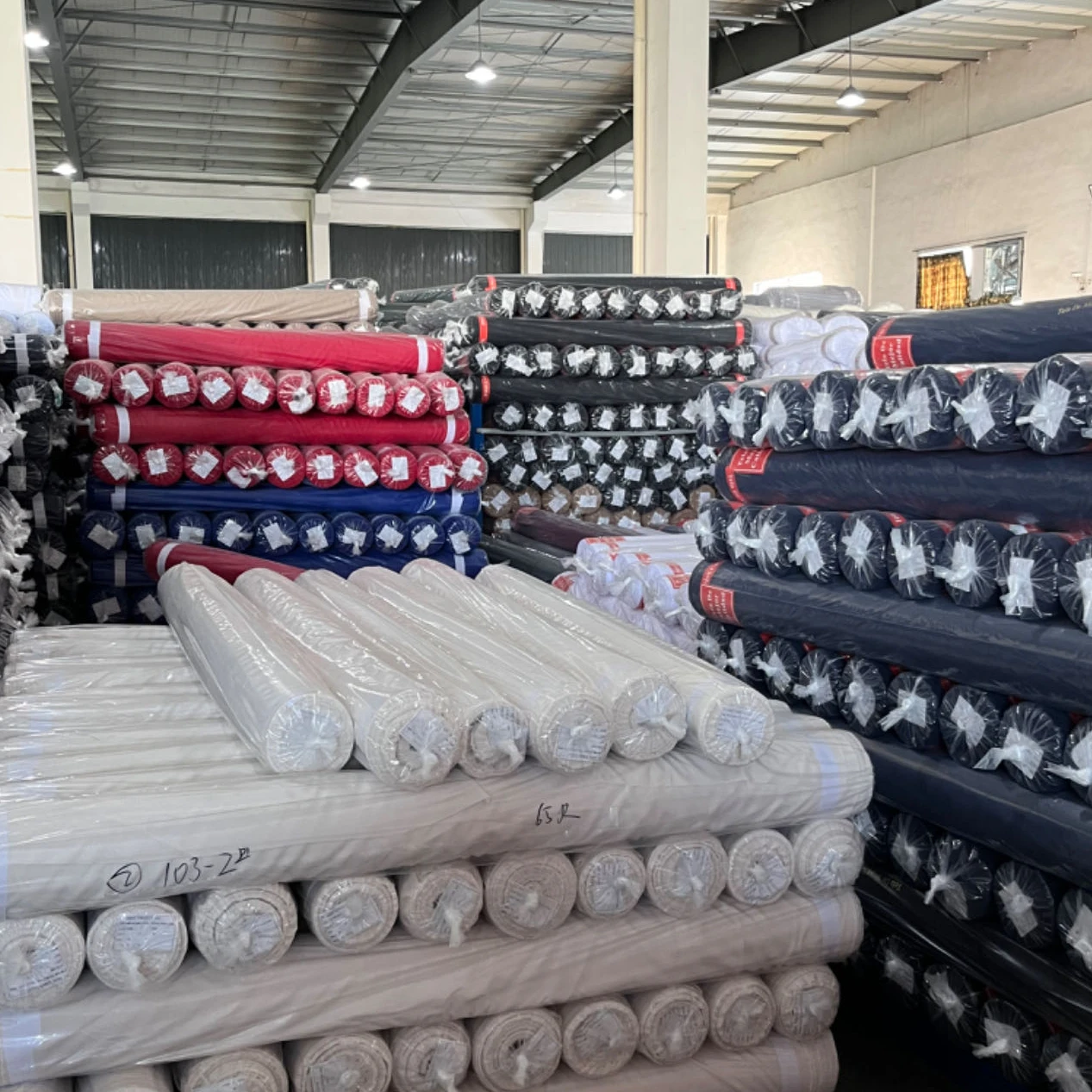 The factory directly supplies 100% polyester 300D Minimatt for tablecloth