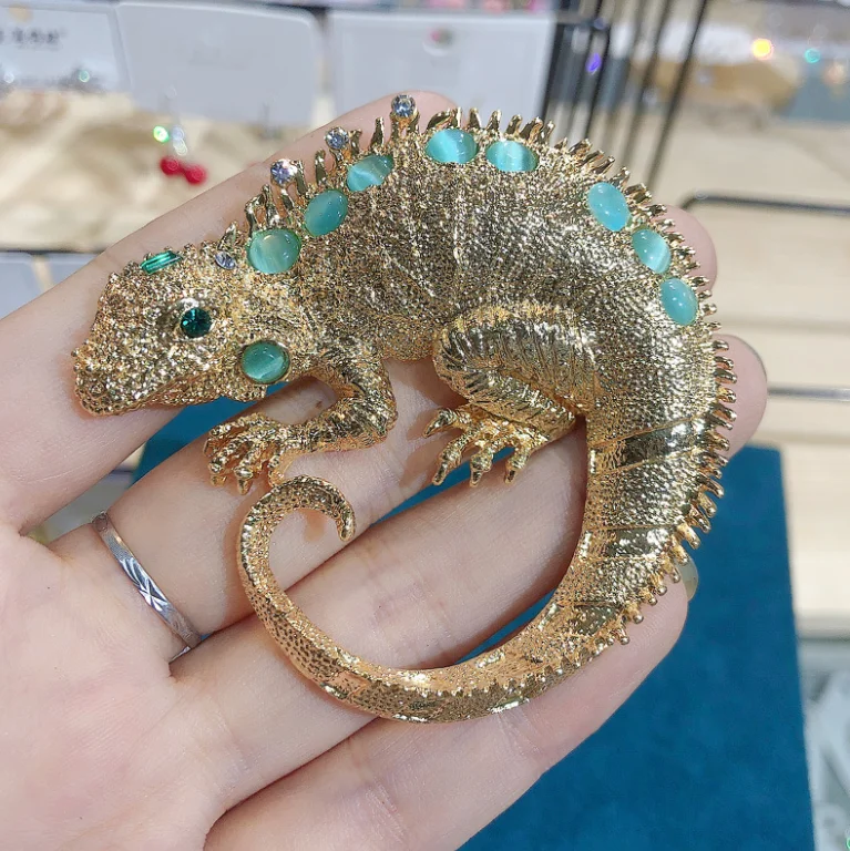 Creative Animal Rhinestone Large Size Brooch Personality Lizard Brooches for Men Women Coat Pin Retro Chameleon Corsage Badge