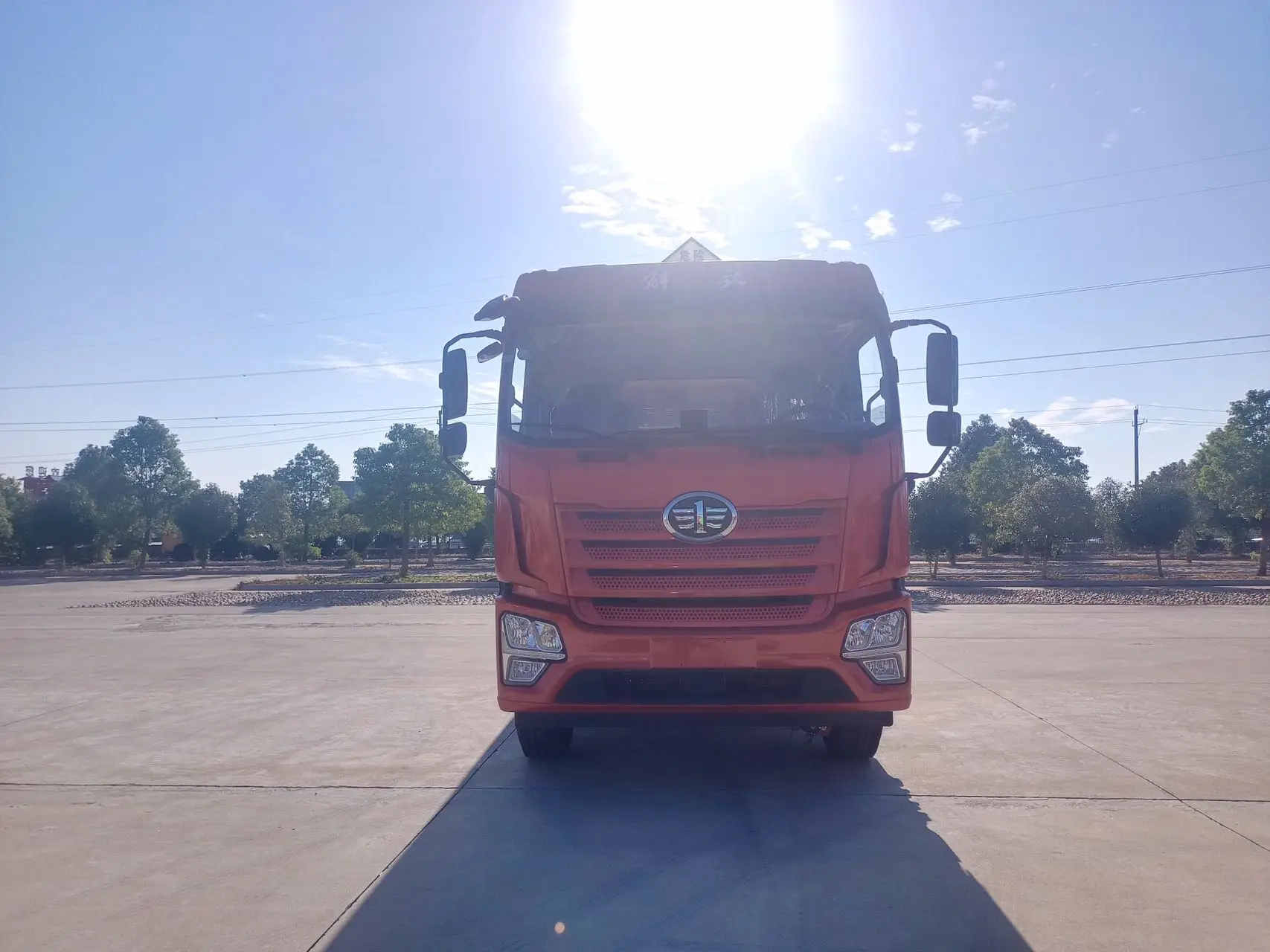 SHANMCN 8x4 31 Cubic Meter Fuel Carrier - Manual Transmission for Professional Oil Logistics