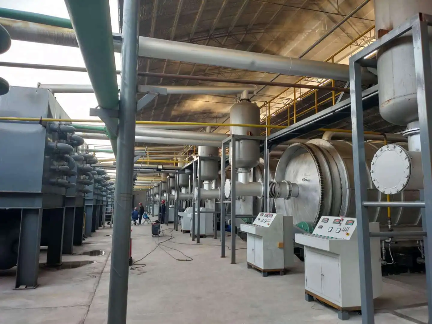 New type of  waste tire pyrolysis plant to oil high output small plastic pyrolysis machine with install