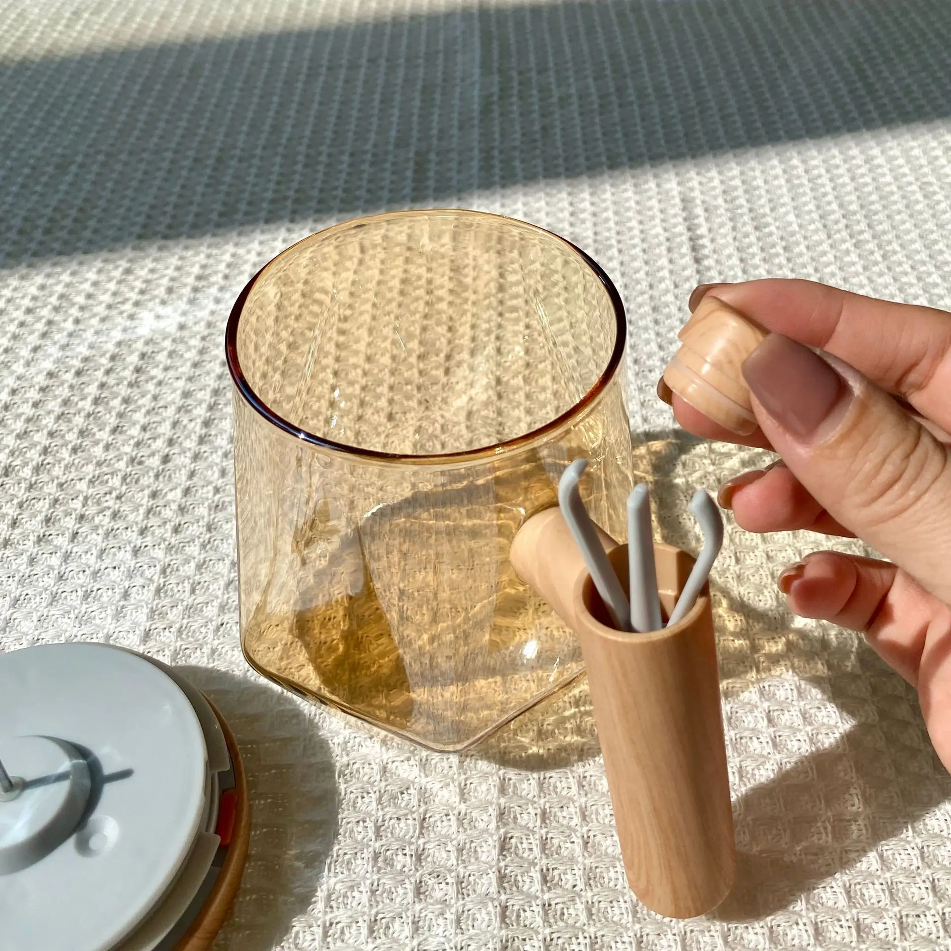Self-Mixing Travel Mug Electric Auto Self-Stirring Coffee Mug Glass Material for Busy On-The-Go Lifestyle