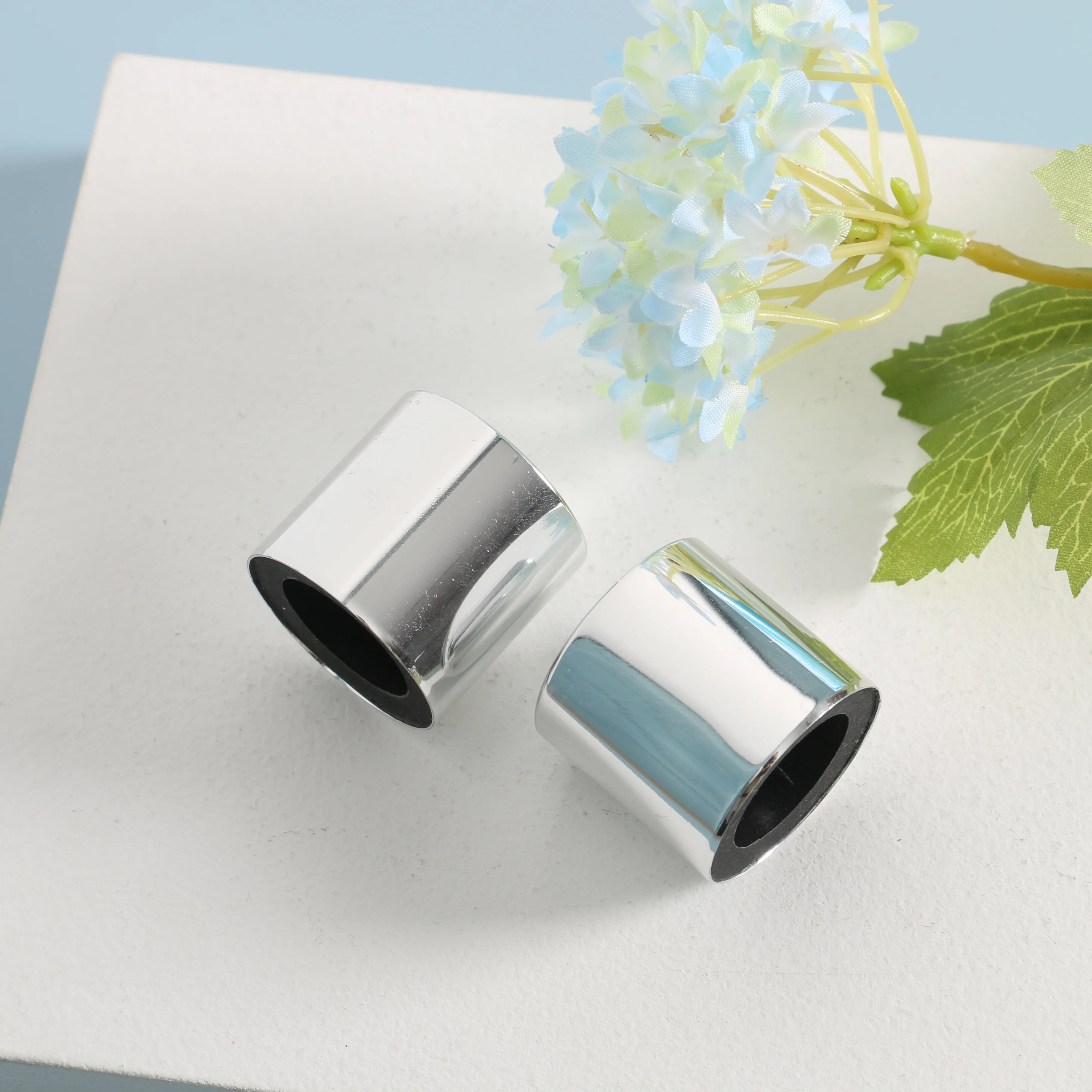 biodegradable pink engraved perfume bottle crock stopper head cap ellipse with global logo bottom cone threaded manufacturer