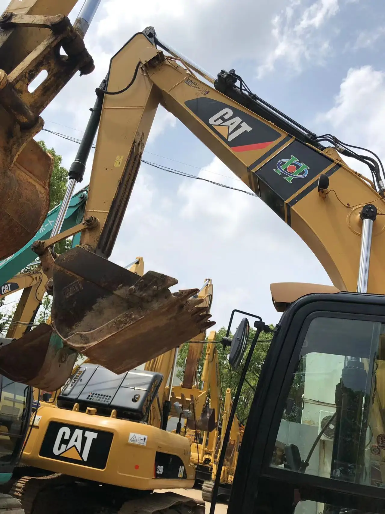 Nice quality Used excavators CAT 320D second hand machine with good condition in stock