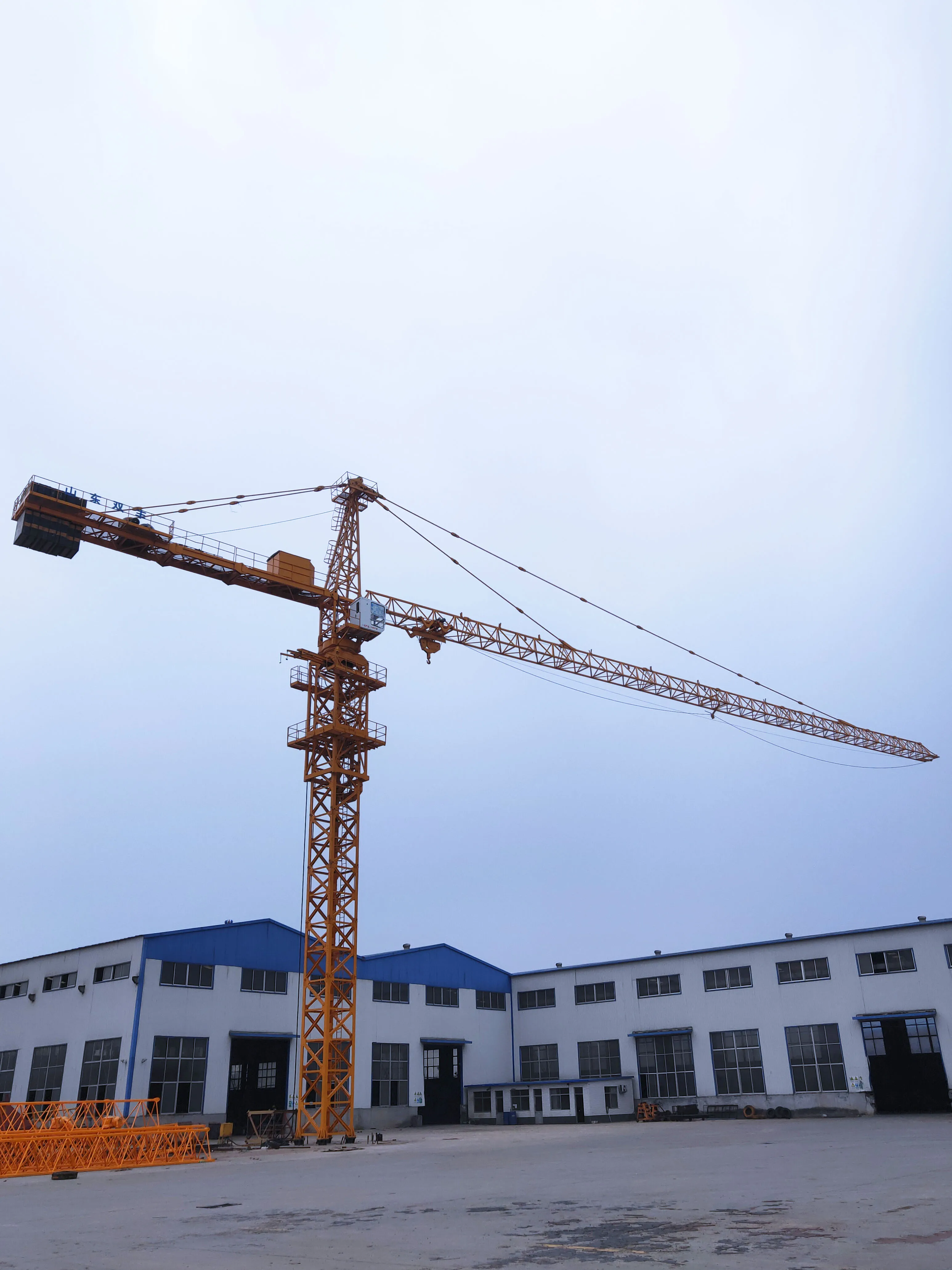 Китай, 10 тонн, 50 м, башенный кран luffing с запчастями, цена на продажу