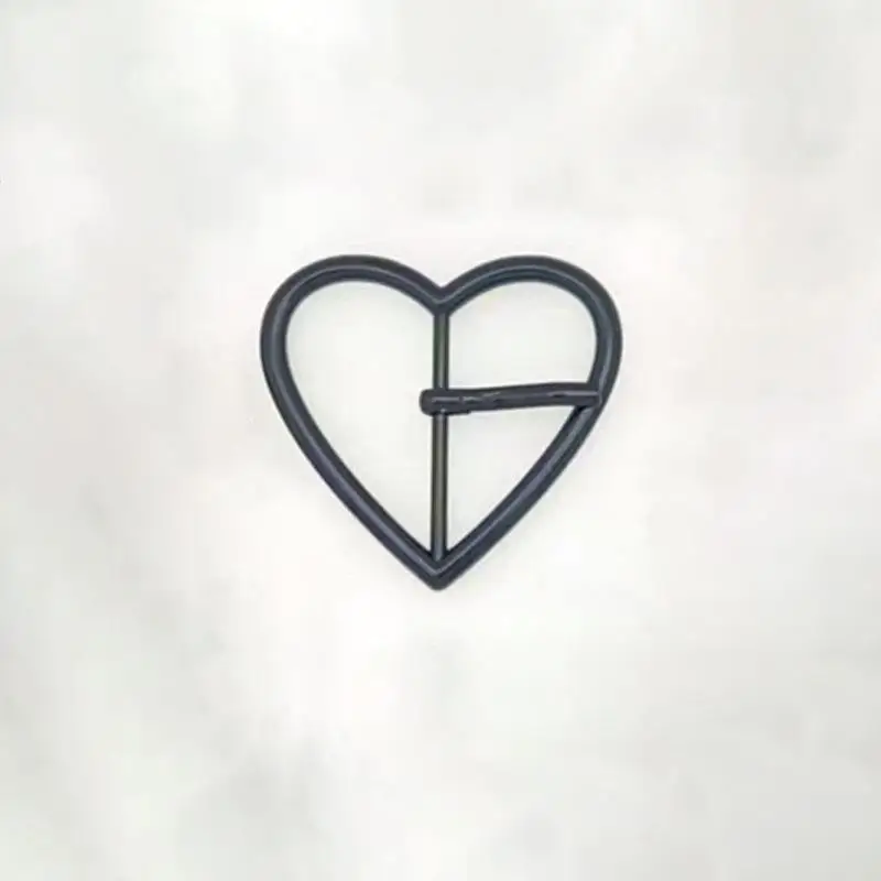 WYSE Trendy Heart-Shaped Private Custom Logo Brand Name Plate Alloy Matel Belt Buckles 30mm