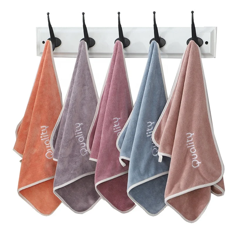 Велюровые полотенца для ванной комнаты с вышитым логотипом