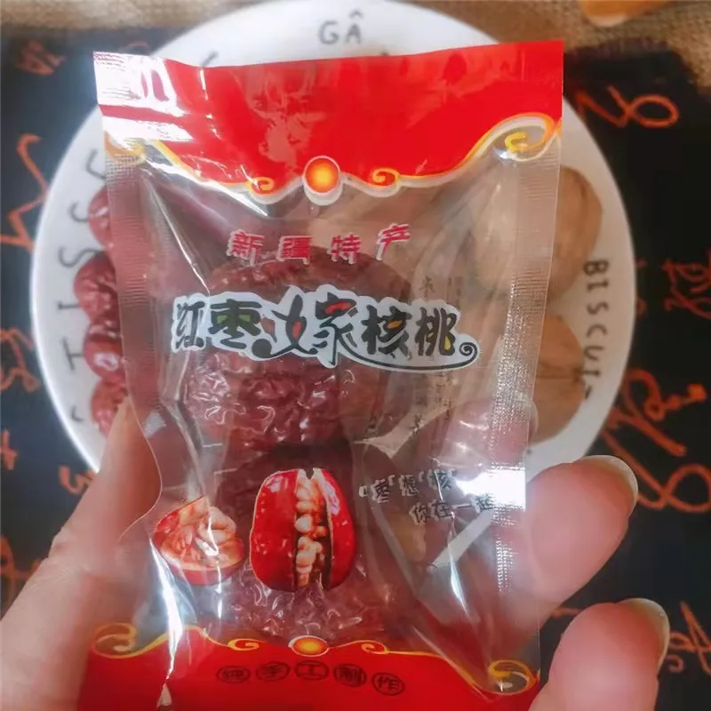 Snacks made with red dates and walnuts