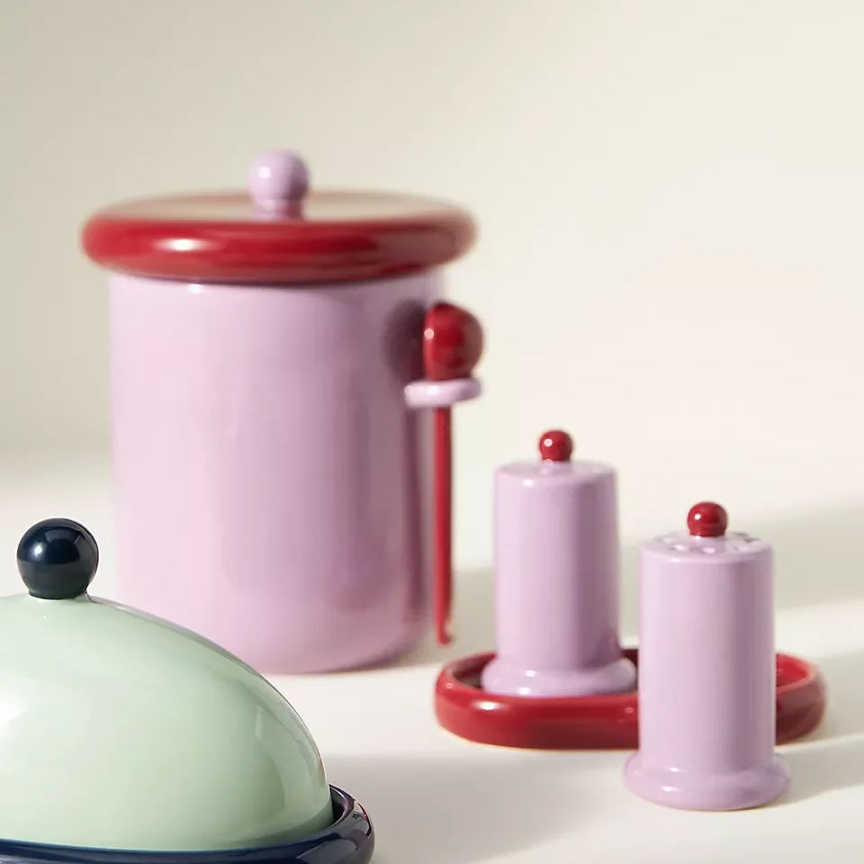 Newest color glaze herb spice tools 2pcs kitchen seasoning shakers minimalist ceramic salt and pepper shaker with tray