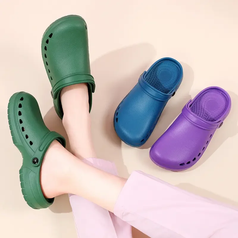 2024 New Unisex EVA Nurse Clogs Medical Safety Shoe Wholesale Garden Clogs Mules Anti-slippery Nursing Clogs hole Shoes