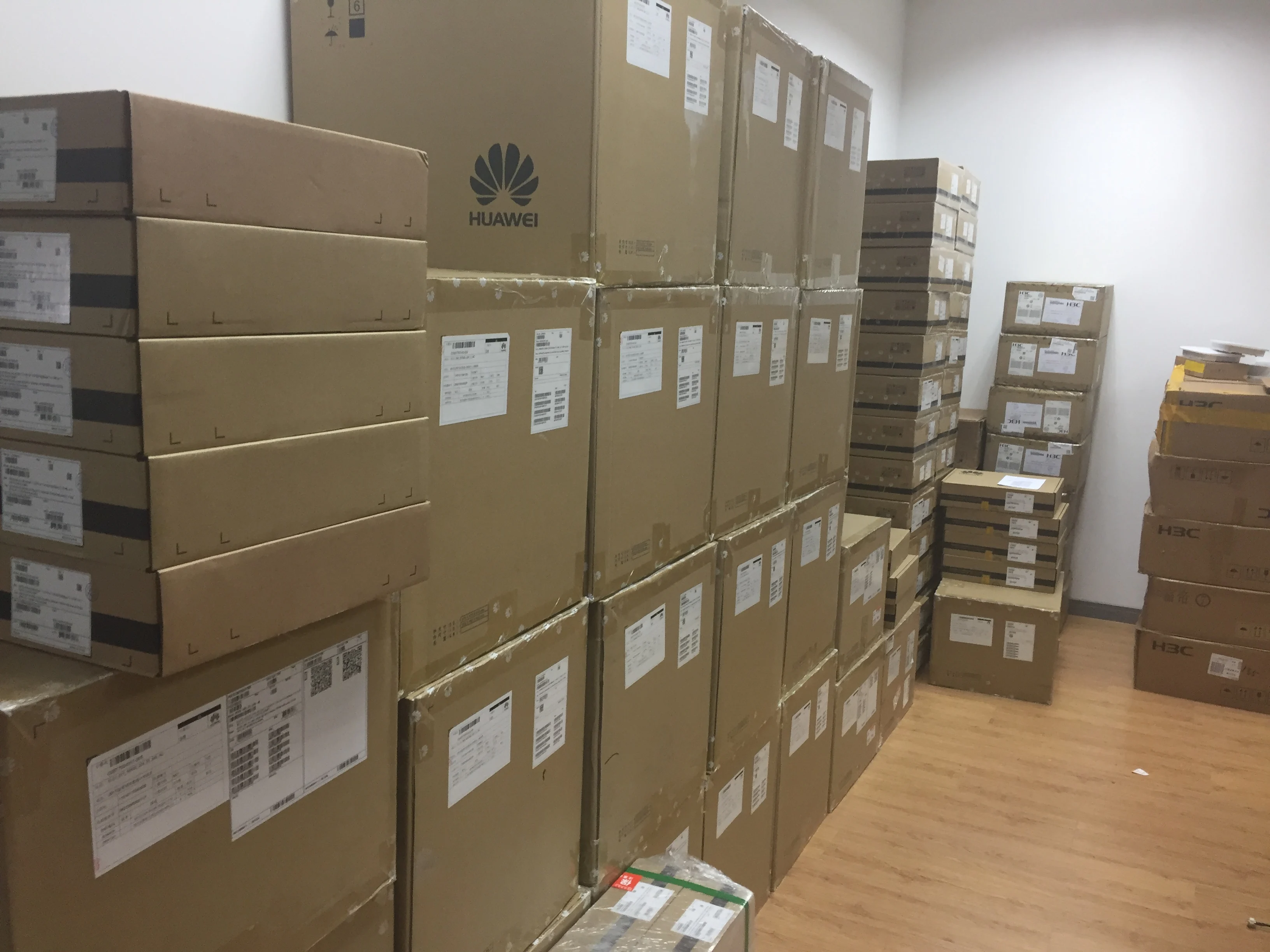 New OriginalHuawei S5735S-L48P4S-A 48 Port Gigabit Ethernet 4 SFP POE+ Switch Price
