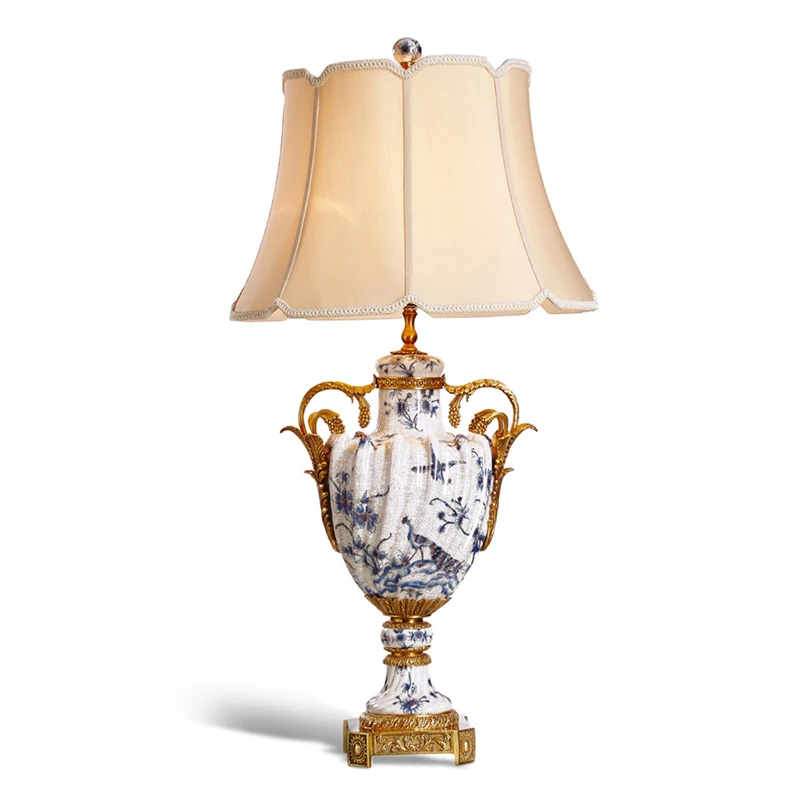 High Quality Modern Living Room Chinese Blue And White Porcelain Ceramic Hammered Brass Table Lamp