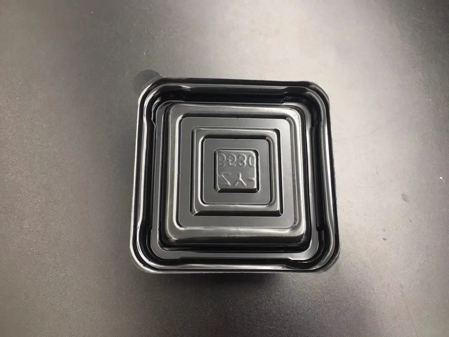 Square black base disposable PET takeaway plastic cake  container  box with clear lid