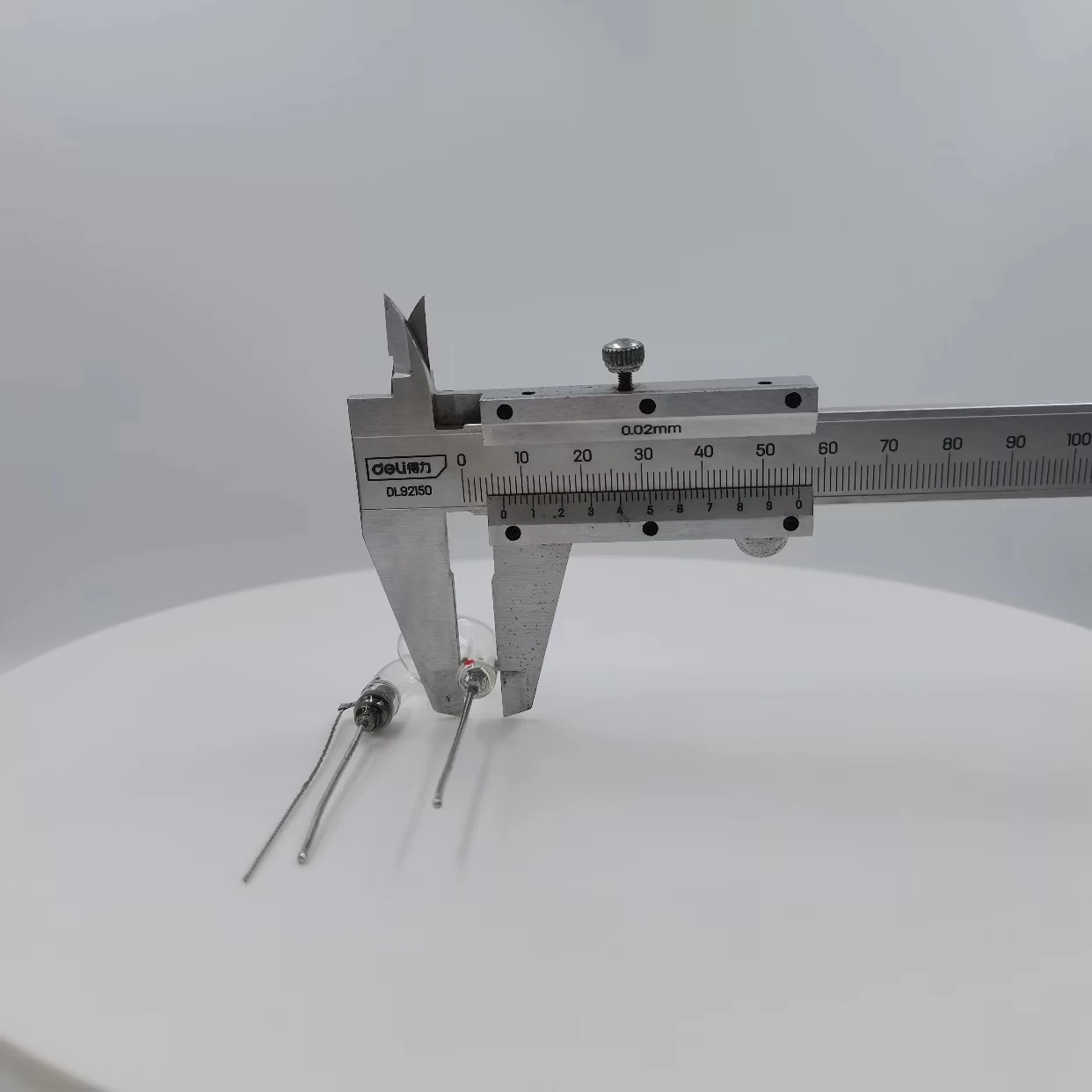 Factory customized advanced spiral xenon headlight replacement bulb, providing unparalleled clarity and safety