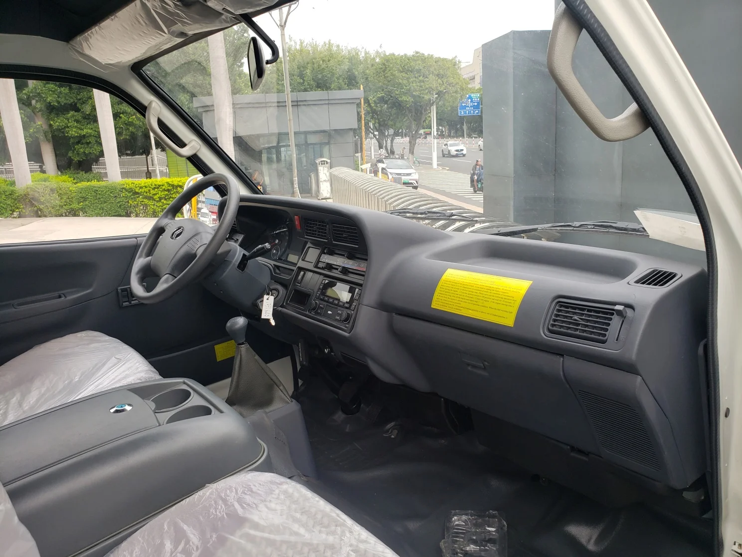 Low price Gasoline&LPG dual fuel 9-17 seats mini bus 5m passenger van