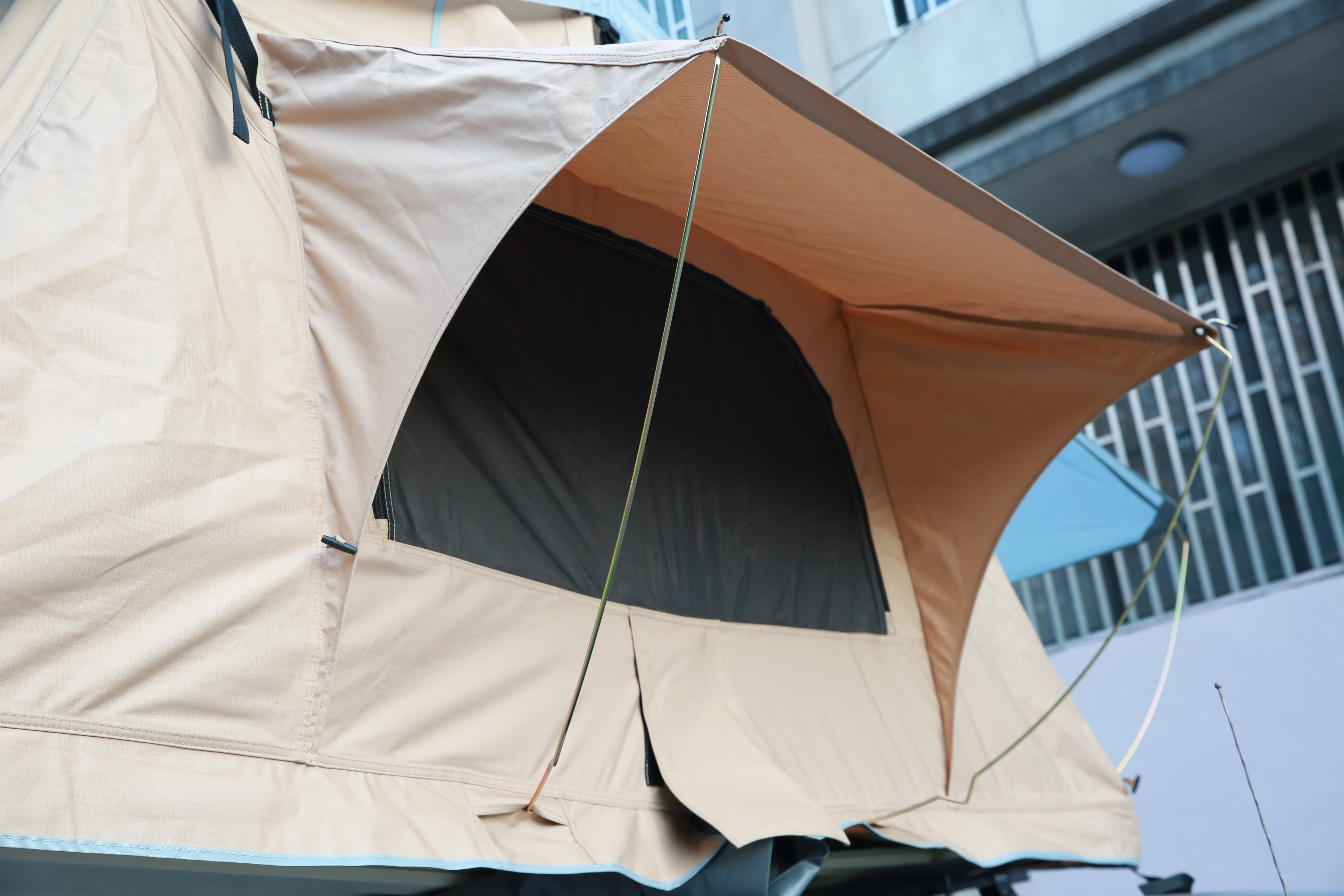 Cheapest Wholesale Waterproof Soft Shell Rooftop Tent for Outdoor Camping