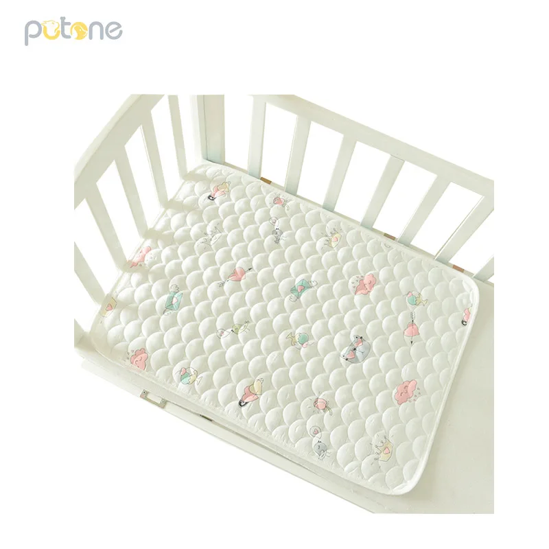 Breathable Muslin  baby changing mat portable  quilted infant changing pad instantly absorbent reusable urinal pad