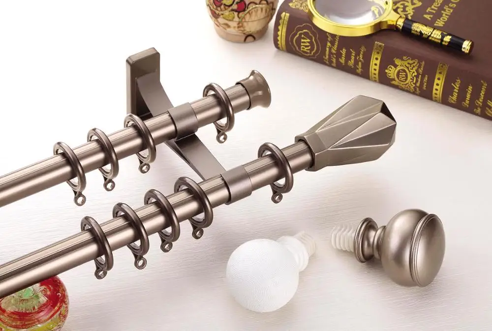 European Style Luxury Hollow Metal Painting Half Circle Brackets Curtain Rod