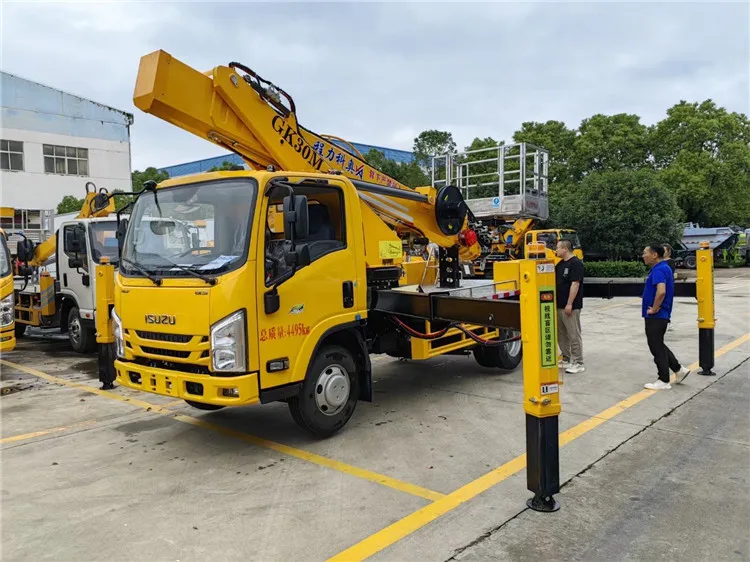 28m ISUZU High Altitude Work Vehicle Aerial Work Platform Vehicle with Lifting Bucket for Sale