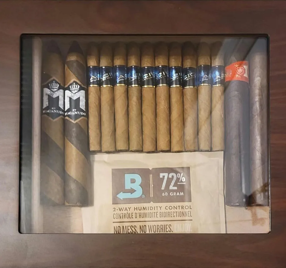 Cigar Humidor Spanish Cedar Wood Desktop Box Glass Top for 25-50 Cigars Luxury Hygrometer and Humidifier