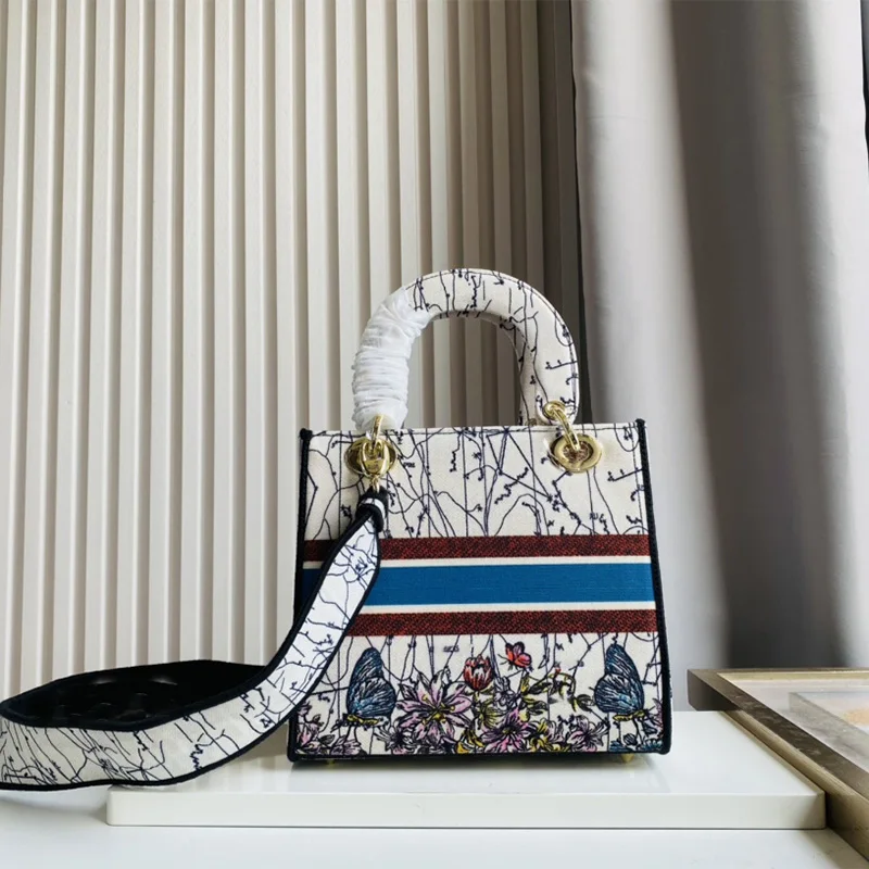 Luxurious shoulder bag, surface printing, embroidery, hollowing, etc. present natural beauty. Model 1295, size: 24*20*11cm