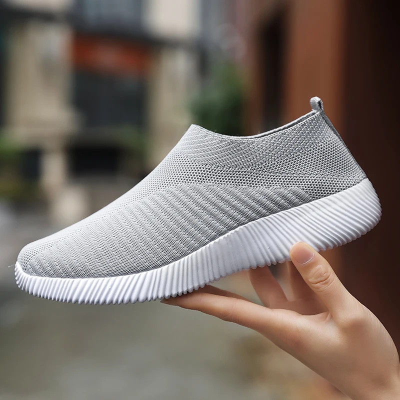  Low MOQ Slip On Knitting Sport Shoes Wholesale Price Casuals Zapatos Custom Cheap Ladies Slip-On Footwear Casual