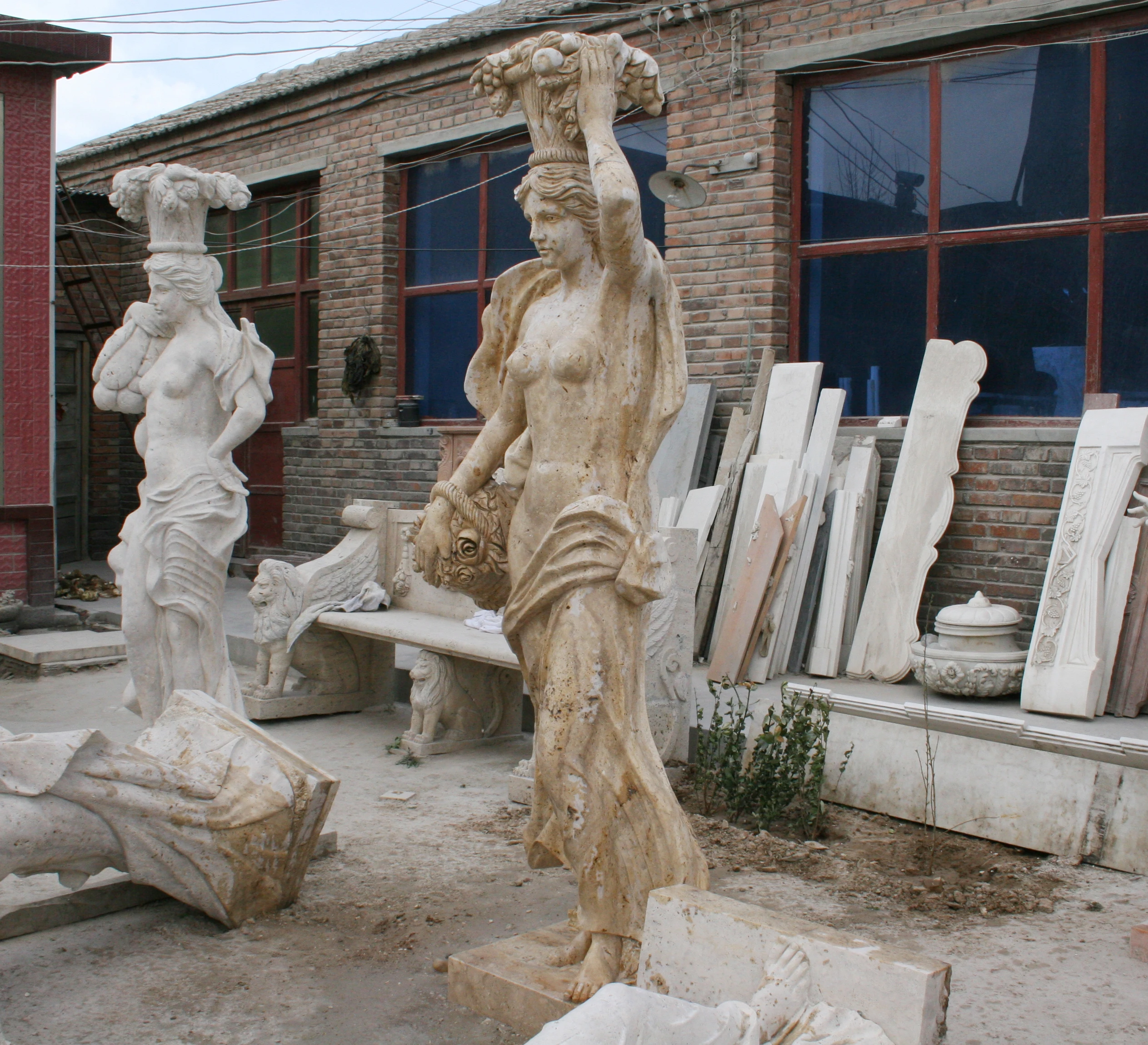 Фабрика по индивидуальному заказу высокое качество лидер продаж наружное украшение для сада желтые мраморные женские статуи товары продажи