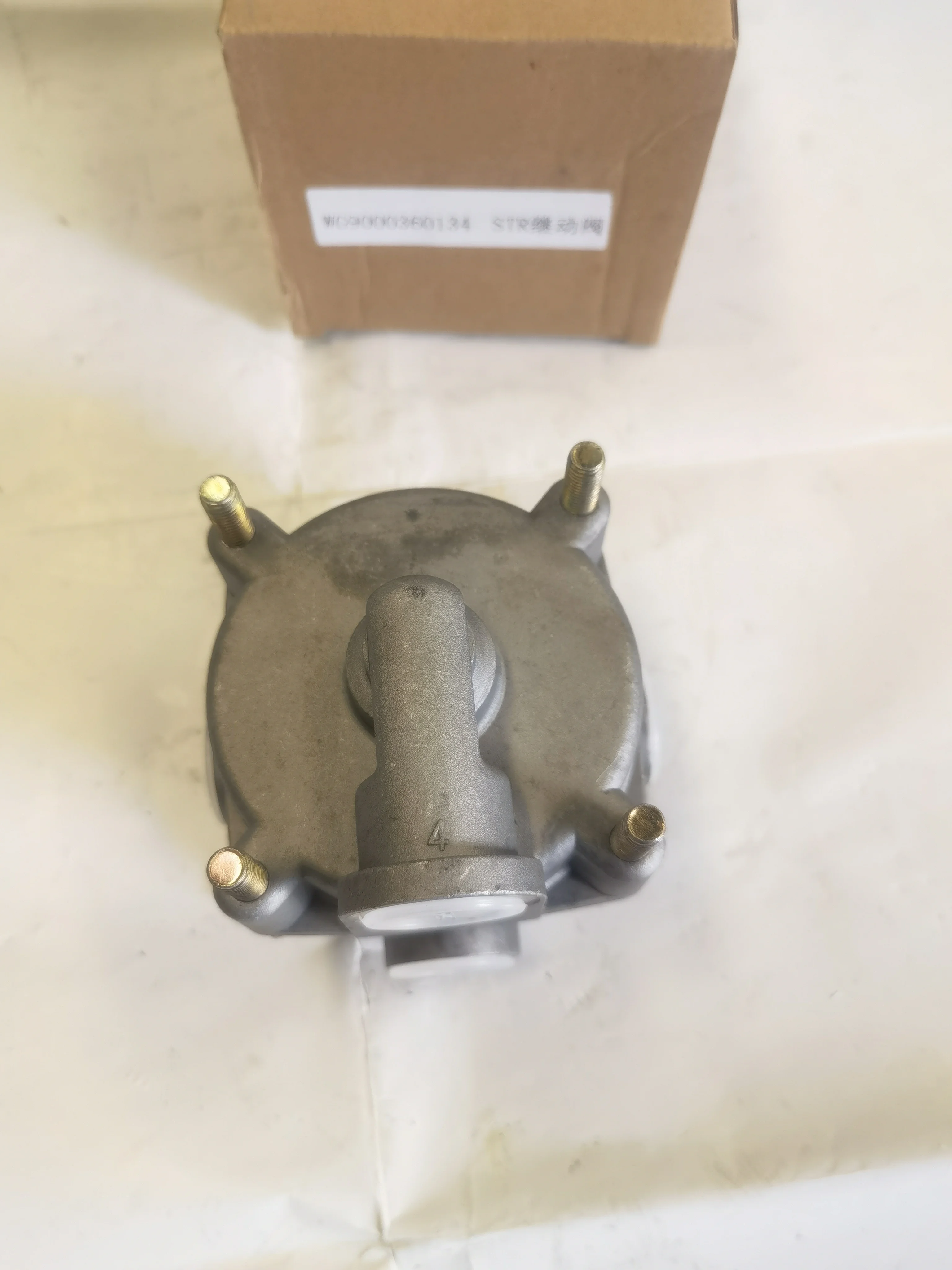 Sinotruk Howo Truck spare parts WG9000360134 Relay valve