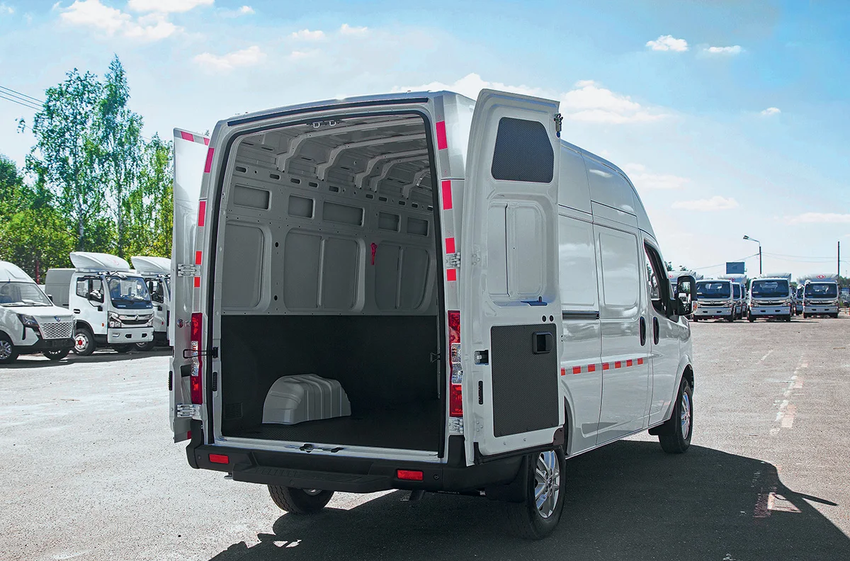 30% Deposit of Brand New Made in China by Dongfeng Yufeng V9E Affordable 4x2 550km Range EV Cargo Van Shuttle EV Bus on Sale