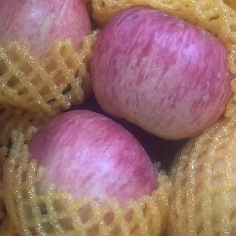 High water content and juicy chinese honey fuji apple