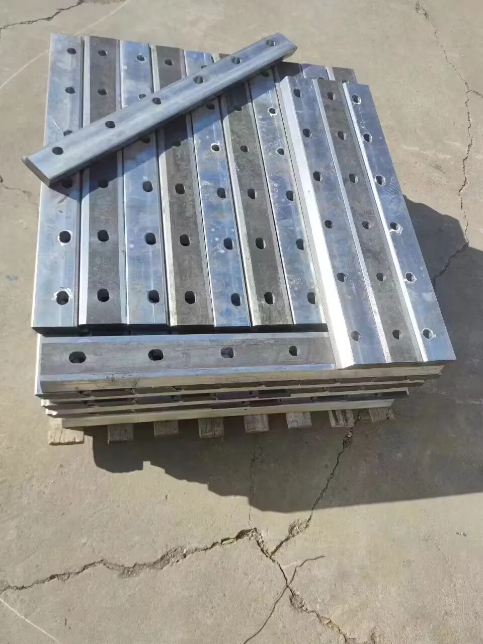 customized different length UIC60 /60E1 rail fish plate for sale